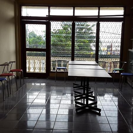 Kampung Bule Hostel Лабуан-Баджо Екстер'єр фото