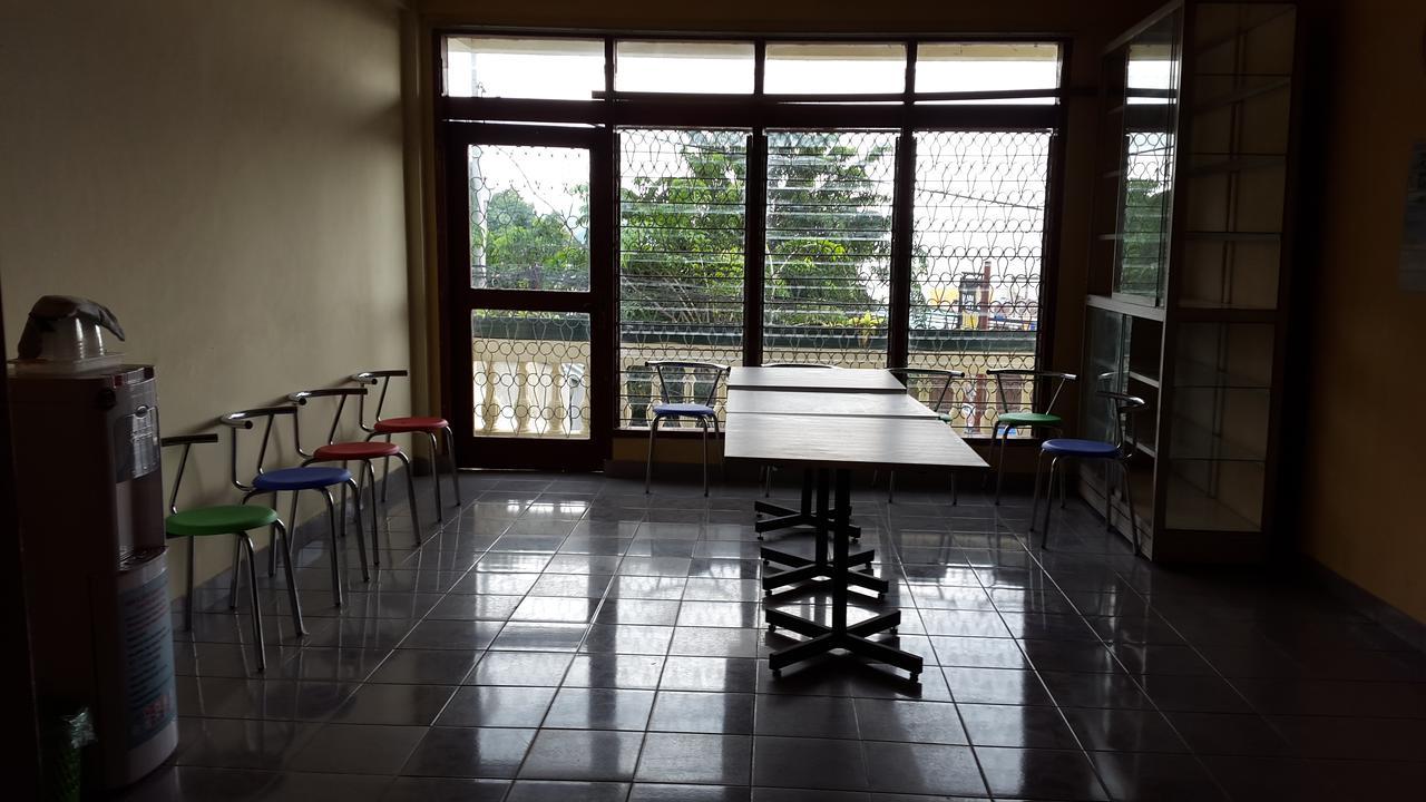 Kampung Bule Hostel Лабуан-Баджо Екстер'єр фото